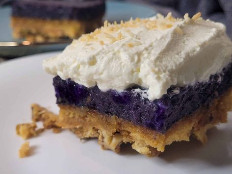 Ube Crunch Cake Ube Tiramisu Recipes, Ube Tres Leches Cake, Ube Desserts Recipes, Ube Tres Leches, Island Desserts, Filipino Cake, Ube Recipe, Dessert Casserole, Ube Desserts