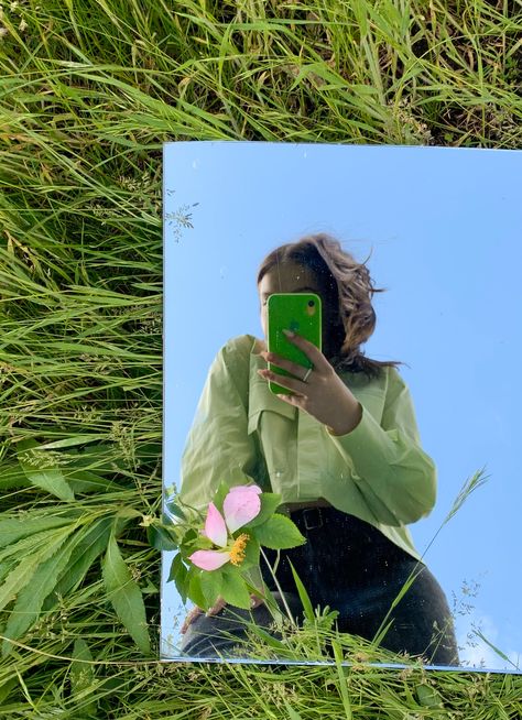 Garden Selfie Ideas, Mirror In Nature Photoshoot, Grass Photoshoot Ideas Aesthetic, Outdoor Mirror Selfie, Mirror In Grass Photoshoot, Mirror Photography, Face Profile, Self Photography, Mirror Selfie Poses