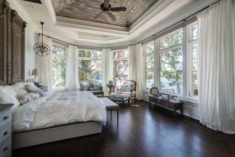 Gorgeous modern-rustic lakefront hideaway in North Carolina Rustic Farmhouse Bedroom, Bedroom Beautiful, Beautiful Bedrooms Master, Dream Master, House Of Turquoise, Dekorasi Kamar Tidur, Versace Home, Bedroom Windows, Dreamy Bedrooms