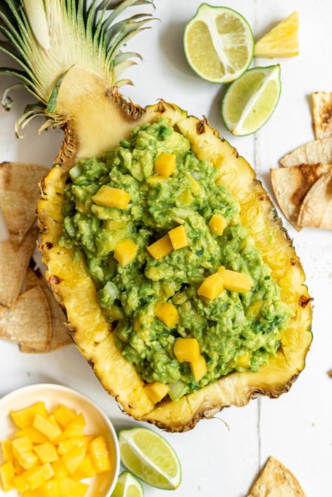 Pineapple Guacamole Recipe, Fancy Guacamole Recipe, Margarita Ideas, Mango Guacamole Recipe, Pea Guacamole, Pineapple Guacamole, Guacamole Chips, Qdoba Guacamole Recipe, Mango Guacamole