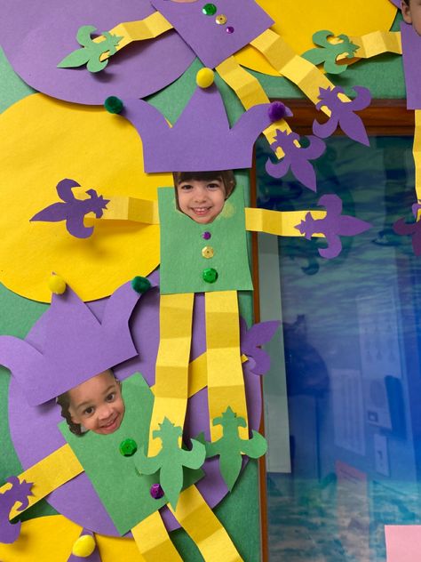 Mardi Gras Art Projects For Kids, Mardi Gras Preschool, Mardi Gras Activities, Mardi Gras Jester, Mardi Gras Crafts, Storytime Crafts, Storytime Ideas, Mardi Gras Food, Infant Room