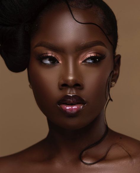 Dark Skin Makeup Tutorial, Maquillage Yeux Cut Crease, Mekap Mata, Makeup For Black Skin, Full Makeup, Brown Skin Makeup, Smink Inspiration, Black Women Makeup, Dark Skin Beauty