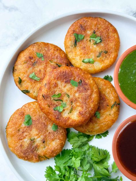 Poha Tikki Recipe, Allo Tikki, Aloo Tiki, Aloo Tikka, Aloo Tikki Chaat, Aloo Tikki Recipe, Masala Aloo, Aloo Recipe, Bengali Recipes