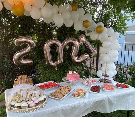 cute easy dessert table | set up idea | inspo | cupcakes | cake | sweets | cookies | cake pops | chocolate covered strawberries | graduation decor | balloons | greenery | summer | outdoor party | at home | diy | girls | high school graduation | college graduation | friends | fancy | cheap Cheap Grad Party Ideas, Balloon Arch Greenery, Outdoor Party Aesthetic, Grad Party Dessert Table, Grad Party Desserts, Cheap Party Ideas, Easy Dessert Table, Graduation Dessert Table, Arch Greenery