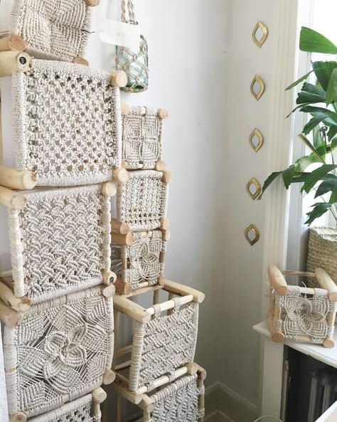 Diy Macrame Projects, Macrame Furniture, Art Macramé, Macrame Chairs, Tutorial Macramé, Macrame Knots Pattern, Seni Dan Kraf, Macrame Curtain, Macrame Patterns Tutorials