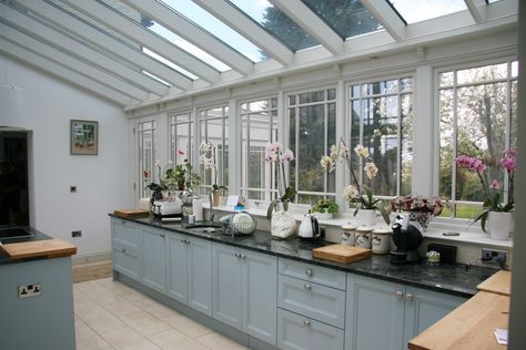 Kitchen conservatories Conservatory Kitchen Ideas, Orangery Kitchen, Kitchen Extension Ideas, Kitchen Orangery, Greenhouse Kitchen, Sunroom Kitchen, Kitchen Conservatory, Orangery Extension, Conservatory Kitchen