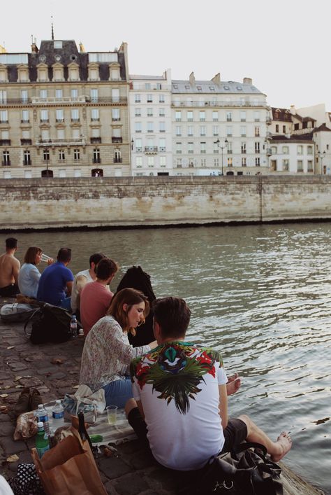 Summer Picnic on the Seine - The Travelling Light Seine Picnic, Paris Story, Girl Picnic, Summer Moodboard, River Seine, Seine River, French Lifestyle, Paris Trip, Tiny Apartments