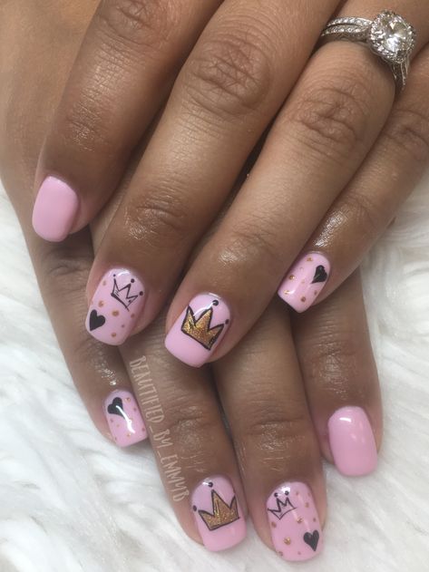 Crown Nail Art, Crown And Tiara, Aesthetic Nail Art, Coquette Nail, Zebra Nail Art, Crown Nails, Chloe Nails, Birthday Nail Designs, Kids Nail Designs