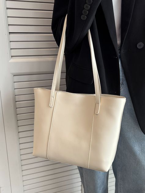 White Tote Bag Outfit, Tote Bag Outfit, University Bag, Uni Bag, White Tote Bag, College Bags, White Tote, Bag Collection, Bag Light