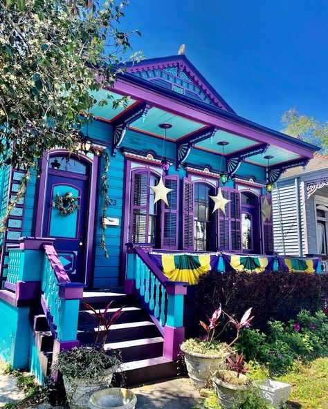 Purple And Teal House Exterior, Colorful Home Exterior Paint, Rainbow House Exterior, Maximalist Exterior, Unique Exterior House Colors, Colorful Home Exterior, Colorful House Exterior, New Orleans Decor, Hippie House