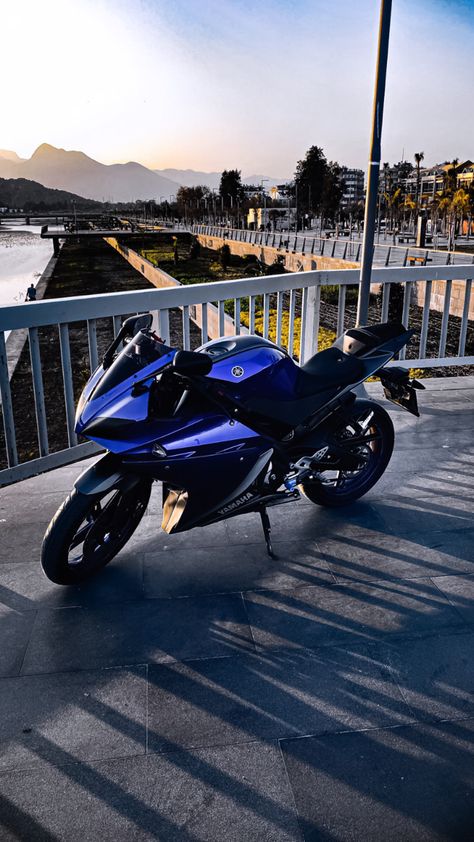 Yamaha Yzf R125, Yamaha R25, Big Bike, Motorcycle Photography, Motorcycle Aesthetic, Speed Bike, Yamaha Yzf, Vroom Vroom, Dirt Bike