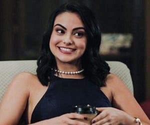 Veronica Lodge Aesthetic, Riverdale Quiz, Veronica Lodge Outfits, Camila Mendes Veronica Lodge, Riverdale Veronica, Lodge Aesthetic, Cami Mendes, Camilla Mendes, Veronica Lodge