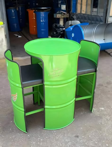 Oil Barrel Ideas, Oil Drum Furniture, Drum Furniture, Barrel Projects, Oil Barrel, Barrel Table, Metal Barrel, Barrel Furniture, Oil Drum