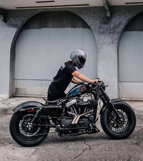 Beautiful Motorcycles, Harley Helmets, Harley 48, Harley Davidson 1200, Bobber Style, Squad Outfits, Moto Car, Harley Bobber, Motorcycle Culture