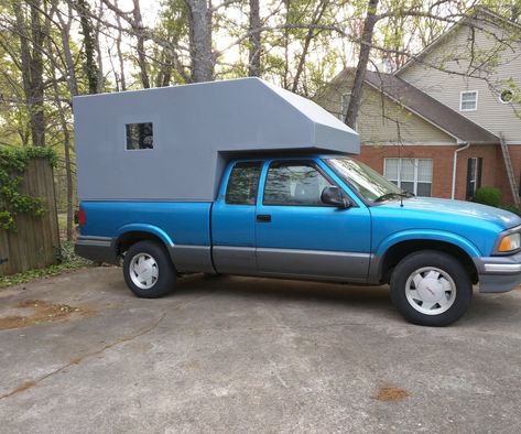 Cab-over Camper for Pickup: I wanted to build a Teardrop camper but I just don't have a place to park another vehicle\trailer in my driveway. So I decided to build a cab-over camper for my pickup instead. I also wanted to be able to haul my kayaks in it as needed without hav… Diy Camper Shell, Cab Over Camper, Build Your Own Camper, Cabover Camper, Diy Truck Bedding, Best Truck Camper, Truck Camper Shells, Truck Canopy, Slide In Truck Campers