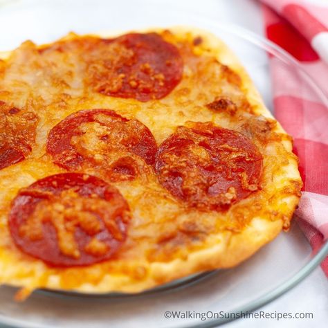 Air Fryer Pizza with Naan Bread Naan Bread Pizza Ideas, Spinach Alfredo Pizza Recipe, Pizza With Naan Bread, Pizza Dipping Sauce, Bbq Chicken Bites, Naan Bread Pizza, Air Fryer Pizza, Crispy Pizza, Pizza Ideas