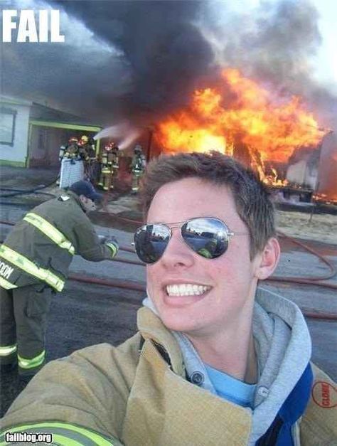 Hey, firefighter! Shouldn't you be, you know, fighting that fire? | 27 People Who Should NOT Be Taking A Selfie Right Now Funny Baby Images, Justin Bieber Jokes, American Funny Videos, Selfie Fail, Funny Selfies, Best Funny Photos, Funny Dog Photos, Funny Pictures For Kids, Taking A Selfie