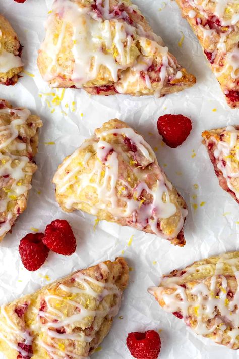 Rasberry Scones, Raspberry Lemon Scones, Lemon Scones Recipe, Blueberry Lemon Scones, Raspberry Scones, Scones Recipe Easy, Lemon Scones, Lemon Raspberry, Scone Recipe