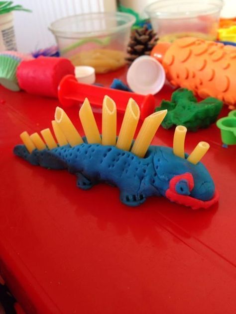 These dinosaur Crafts for kids are so cool that you will join the gang for one big, loud ROAR! Dinosaurs Eyfs, Dinosaur Activities Preschool, Dinosaur Projects, Dinosaurs Preschool, Dinosaur Play, First Birthday Games, Nursery Activities, Dinosaur Activities, Dinosaur Crafts