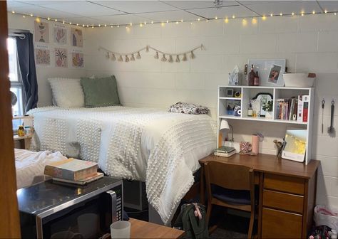 freshman year of college • printy hall at cedarville university University Of Guelph Dorm, Cedarville University Dorm, Cedarville University, Binghamton University, Dorm Layout, Pretty Dorm Room, Wheaton College, Dorm Hacks, Dream Dorm Room