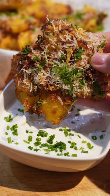 erin on Instagram: "garlic parmesan smashed potatoes 🧄

the crispiest, garlicky, cheesy potatoes that pair perfectly with a sour cream and chive dip 💚

what you’ll need: 
for potatoes - 
• baby golden potatoes 
• garlic
• parmesan 
• parsley 
• garlic powder, salt, smoked paprika, chicken bouillon powder 
• olive oil, butter

for dip -
• sour cream
• heavy cream
• onion powder
• chives 

the full detailed recipe is up on my website 🔗 linked in bio!

#crispy #garlic #parmesan #potatoes #smashedpotatoes #garlicparmesan #recipe" Potatoes Garlic Parmesan, Garlic Parmesan Smashed Potatoes, Potato Types, Parmesan Smashed Potatoes, Baked Baby Potatoes, Chive Dip, Smoked Paprika Chicken, Chicken Bouillon Powder, Garlic Smashed Potatoes