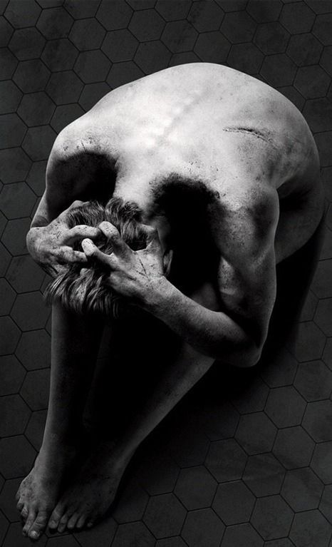 Art Sinistre, Creepy Photography, Body Art Photography, Foto Tips, Illusion Art, Ap Art, Creepy Art, Dark Photography, White Photo