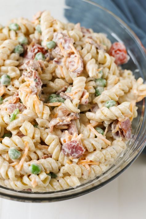 Bacon Ranch Pasta Salad is the perfect side dish for all your summer BBQs! Pasta, crispy bacon, cheddar cheese, tomatoes, and peas in a creamy ranch dressing. Cheddar Bacon Ranch Pasta Salad, Christmas Pasta Salad Recipes, Ranch Dressing Pasta Salad, Pasta Salad Recipes Cold, Ham Pasta Salad, Easy Pasta Salad Recipes, Rotini Pasta Salad, Pasta Bacon, Bacon Pasta Salad