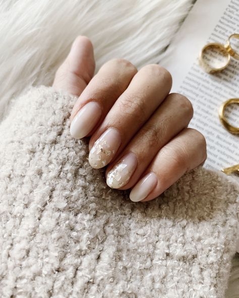 @alyssa.lenore shell flakes nail design ombré nails Wedding Day Nails For Bride Ombre, Shell Flakes Nails, Flakes Nails Design, Wedding Day Nails For Bride, Alyssa Lenore, Wedding Day Nails, Nails For Bride, Ombré Nails, Oc Inspiration