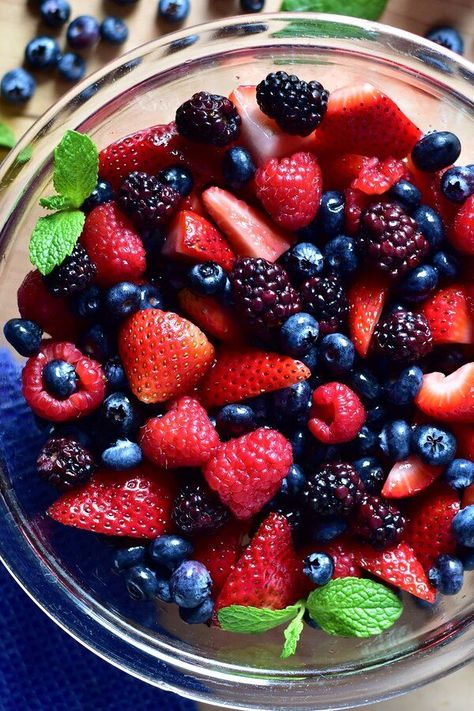 Berry Fruit Salad | "Mixture of different delicious berries." #potluckrecipes #partyappetizers #cookoutrecipes #picnicfood #picnicideas Berry Fruit Salad, Lucky Food, Fruit Salad Recipe, 5 Ingredient Dinners, Summer Salads With Fruit, Berry Salad, Berry Fruit, Fruit Salad Recipes, Recipe 30