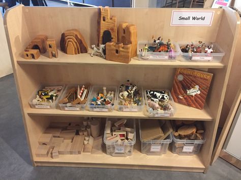 Small world area Small World Eyfs, Small World Area, Nursery Room Ideas Childcare, Year 1 Classroom, Reception Classroom, Kindergarten Portfolio, Reggio Inspired Classrooms, Outdoor Learning Spaces, Eyfs Classroom