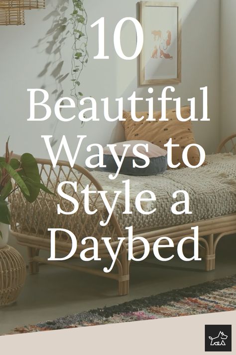 Decorate your daybed with vintage elegance. Choose classic patterns, antique accessories, and soft pastels. Add lace linens, a delicate bedside lamp, and framed vintage prints to create a timeless and elegant space, perfect for relaxation or as a refined guest bed. Farmhouse Daybed Bedding, Day Bed For Small Spaces, Day Bed Pillow Arrangement Daybed Ideas, Metal Daybed Makeover, Daybed Inspo Aesthetic, Office With Daybed Ideas, Daybed Rug Placement, Small Bedroom With Daybed Ideas, Turn Queen Bed Into Daybed