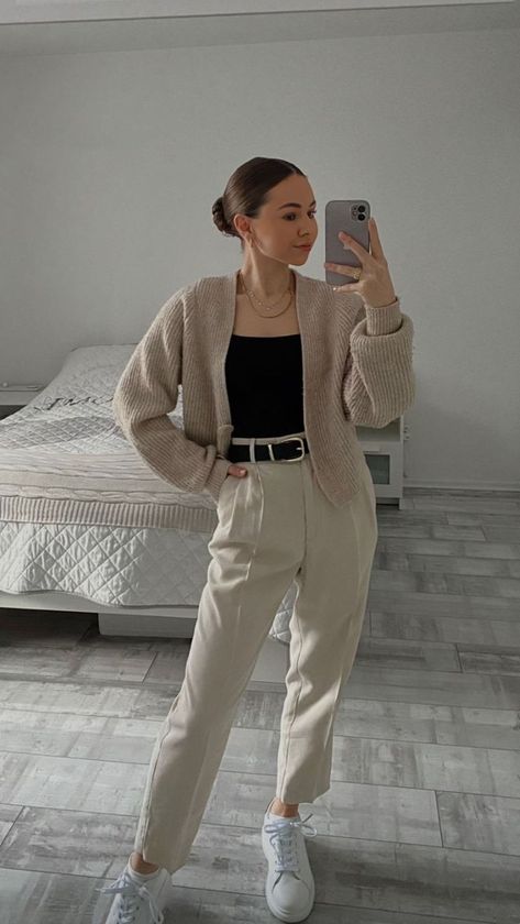 Work Smart Casual Women, Formal Outfit For Work, Business Causal Outfits Women, Outfit Formal Juvenil, Outfits For The Office, Outfit Uni, Mom Outfits Spring, Office Fits, Buisness Casual