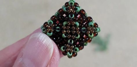 Bead Weaving 101 - Cubic Right Angle Weave with Pattern Method 3 ~ The Alluring Bead Boutique Beaded Jewelry Patterns Free, Picasso Jewelry, Beading Tips, Cubic Right Angle Weave, Beaded Square, Czech Jewelry, Right Angle Weave, Beading Jewelry, Beading Needles