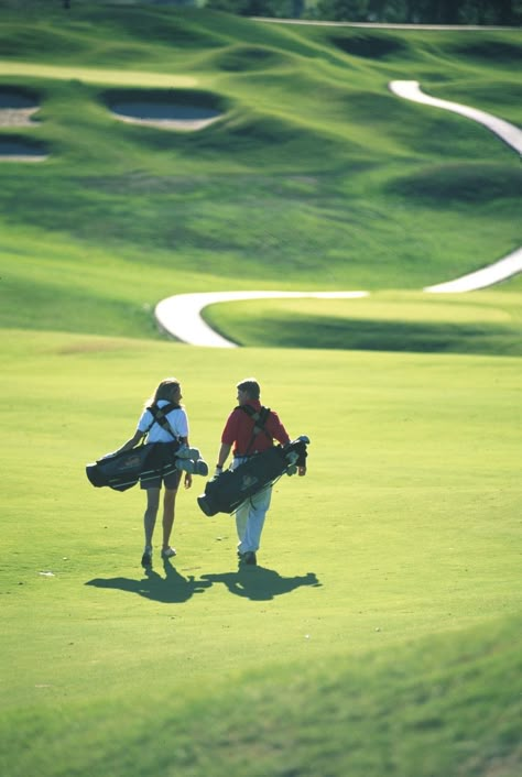 Golf Lifestyle Photography, Golf Prewedding, Golf Shoot, Golf Couple, Golf Flags, Couples Golfing, Family Golf, Golf Trophy, Golf Course Photography