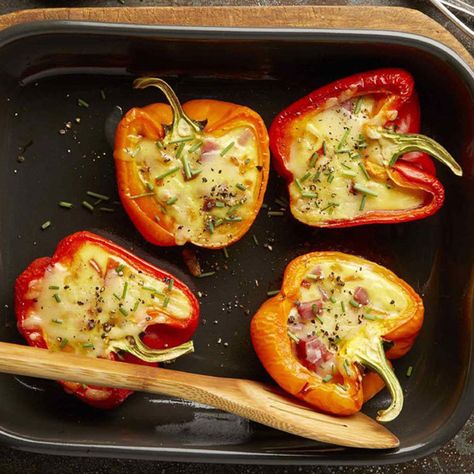 Egg Stuffed Peppers, Greek Spinach Pie, Cheesesteak Stuffed Peppers, Stuffed Peppers Healthy, Cheesy Eggs, Easy Vegetarian Dinner, Cooking For A Crowd, Peppers Recipes, Low Carb Breakfast