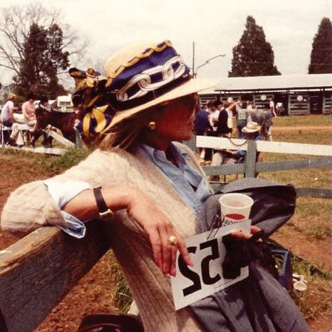 Horse Derby Aesthetic, Southern Academia, Kentucky Derby Party Attire, Horse Show Mom, Preppy Equestrian, Southern Aesthetic, Horse Competition, Southern Mom, Prep Life