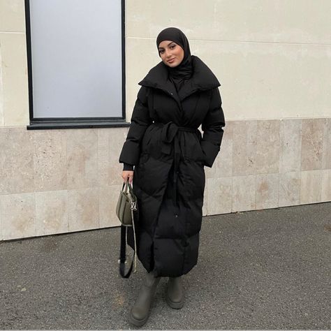 Long Black Puffer Coat Outfit, Long Puffer Outfit, Black Puffer Coat Outfit, Long Puffer Coat Outfit, Puffer Jacket Outfit Black, Long Puffer Jacket Outfit, Black Uggs Outfit, Black Puffer Jacket Outfit, Long Black Puffer Coat