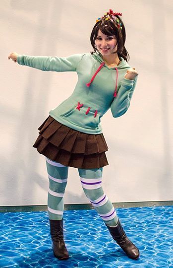 Venellope (Ralph, el demoledor) Venelope Von Schweetz Cosplay, Penelope Costume Wreck It Ralph, Penelope Von Schweetz Costume, Penelope Wreck It Ralph Costume, Penelope Costume, Single Costumes, Vanellope Cosplay, Cosplay Disney, Vanellope Von Schweetz