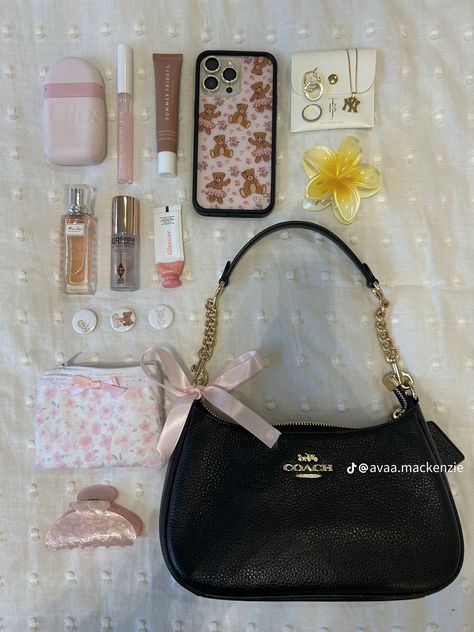 Pink Packing Aesthetic, What’s Inside My Bag, What Is In My Purse, What’s In My Purse, In My Bag Aesthetic, My Bag Aesthetic, Everyday Bag Essentials, What's In My Purse, School Bag Essentials