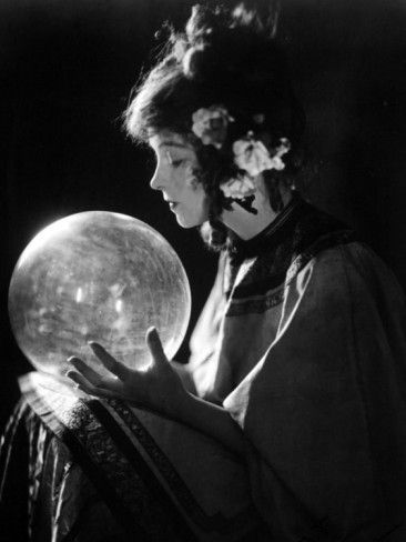 Psychic Aesthetic, 1920s Aesthetic, Lillian Gish, Fortune Teller, Crystal Ball, Art References, Psychic, My Aesthetic, Art Reference