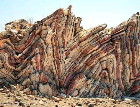 Folds of the rocks at position Apoplystra, between the village of St Paul and the sandhills (Greece) Geology Rocks, Cool Rocks, Natural Rock, Rock Formations, Alam Yang Indah, Natural Phenomena, In The Desert, Science And Nature, Rocks And Minerals