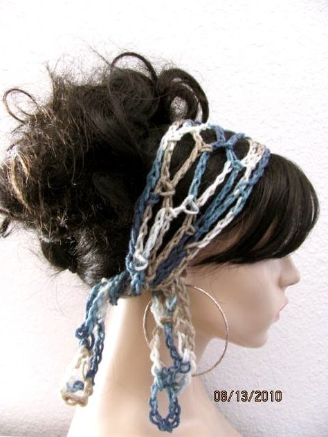 Hair scarf....I want one of these! Bandeau Au Crochet, Beachy Outfits, Confection Au Crochet, Crochet Hair Accessories, Crochet Diy, Diy Crochet Projects, Style Hair, Crochet Headband, Crochet Hair Styles