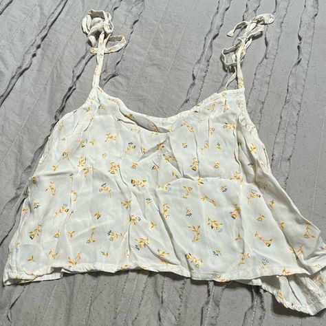 cotton on white floral tank top Floral Tank Top, Floral Tank, Cotton On, Cotton Tops, Yellow White, Color White, Womens Tops, Tank Top, Tank Tops