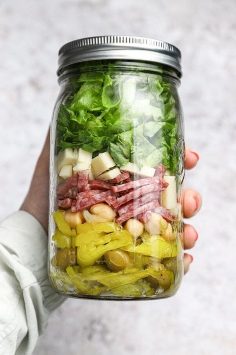 Well Seasoned Studio, 7 Layer Salad In A Jar, Mason Jar Grinder Salad, Healthy Jar Salads, Fridge Salad Bar Ideas, Grinder Salad Mason Jar, Jar Pasta Salad, Tiktok Grinder, Layered Salads