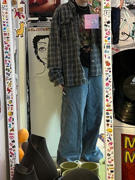 Baggy Grunge Aesthetic, Indie Grunge Aesthetic Outfits Men, Grunge Ftm Outfits, Male Grunge Outfits 90s, Street Grunge Outfits, Baggy Masculine Outfits, Ftm Outfit Ideas, Baggy Grunge Outfits, Transmasc Clothes