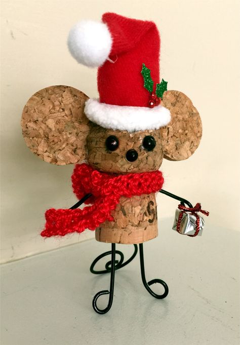 Cork Santa Mouse Diy Christmas Cork Crafts, Wine Cork Mouse Ornament, Cat Cork Ornaments, Wine Cork Xmas Ornaments, Wine Cork Reindeer Ornament, Cork People Craft, Wine Cork Craft Ideas, Cork Craft Ideas, Wine Cork Ornaments Diy Christmas Crafts