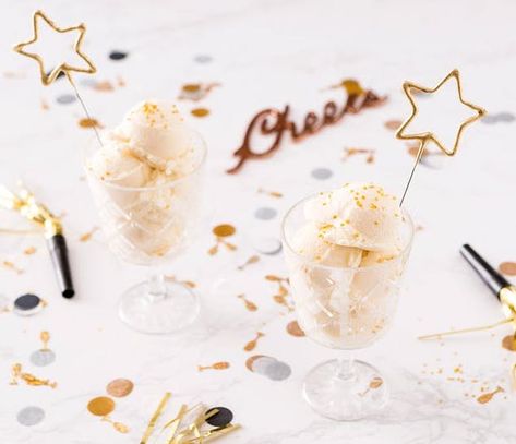 Champagne ice cream? Give us a crushed Almond Roca topping, and we're in heaven. Nye At Home, Truffle Oil Recipes, Sweet Potato Gratin, Perfect Christmas Dinner, New Years Eve Food, New Year's Food, Baked Fruit, Mexican Hot Chocolate, Treat Recipes