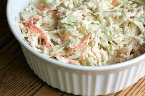 Coleslaw For A Crowd, Easy Coleslaw, Coleslaw Recipe Easy, Vegetarian Life, Cole Slaw, Cold Dishes, Coleslaw Recipe, Food Blogs, Food For A Crowd