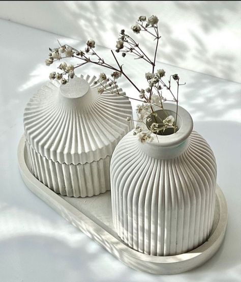 Concrete Home Decor, Ceramic Cafe, Soya Mumu, Candle Crafts Diy, Concrete Diy Projects, Diy Ceramic, Jewelry Storage Box, Concrete Crafts, Concrete Art