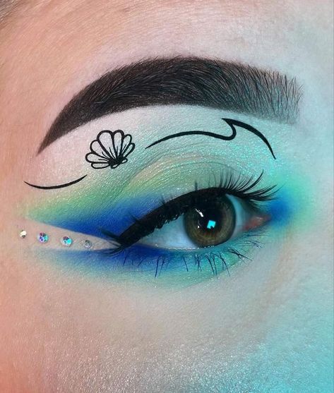 Under The Sea Makeup, Mermaid Eyeliner, Mermaid Eye Makeup, Fairytale Outfits, Little Mermaid Makeup, Soft Girl Makeup, Mermaid Eyes, Makeup Skills, Eyebrows Makeup